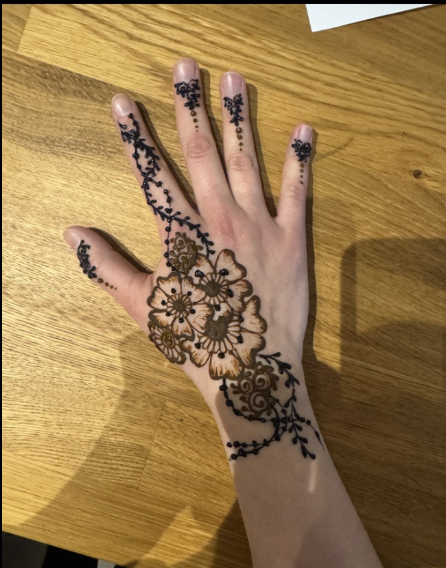 Modern Arabic-inspired henna design with moonlit arches by Hitankshi Dalai